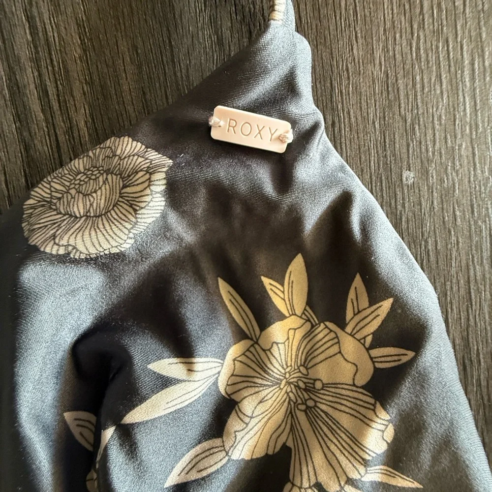👙 Roxy Floral Bikini Top in Gray and Cream L/S 👙 - Picture 2 of 5